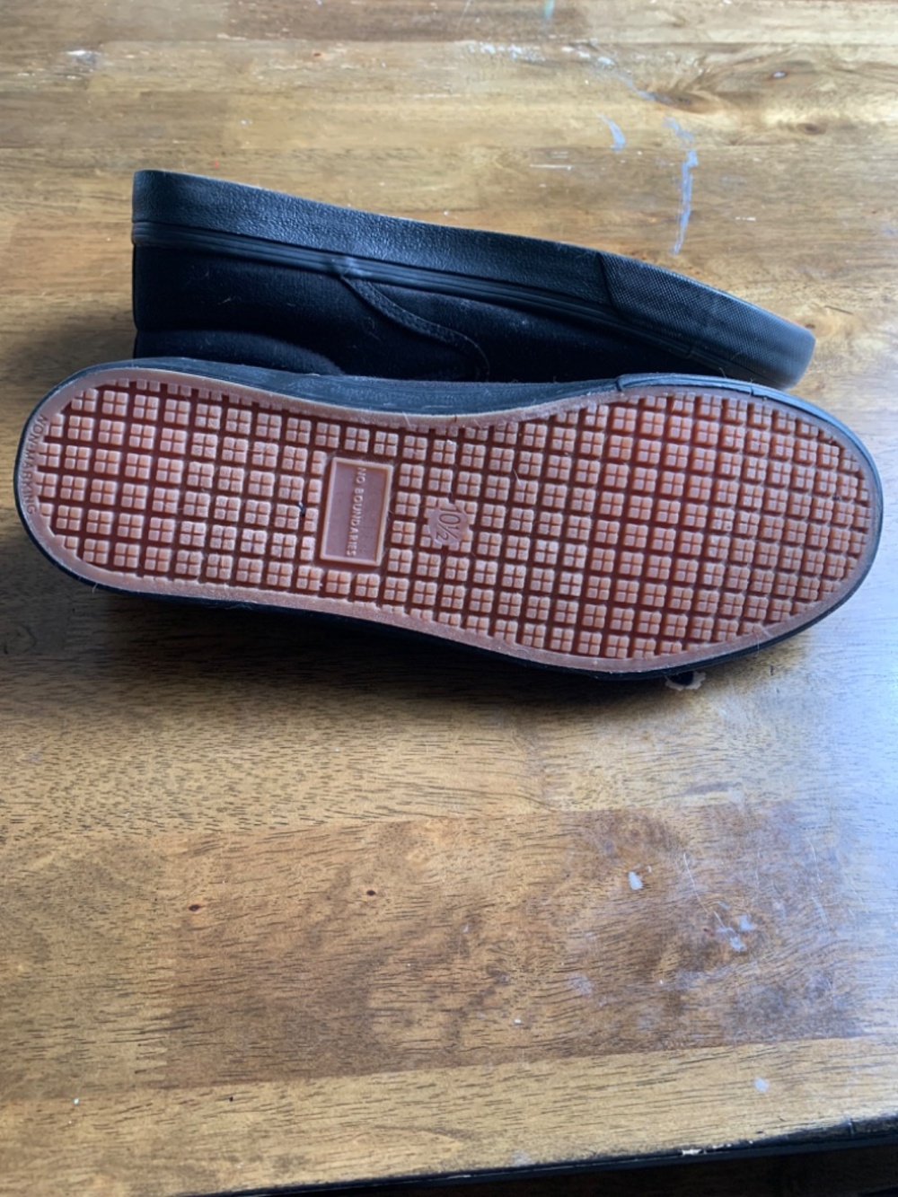 Men’s size 10 1/2 Black shoes - Picture 2 of 2